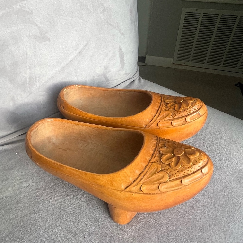Handcrafted Wooden Clogs Vintage Floral Carved 3 Pegs Stilts Spain‎ European